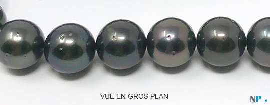 Vu à la loupe ces perles ont quelques petties marques qui font baisser le prix du collier à 10 fois moins onéreux que des perles AA+/AAA